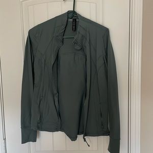 90 Degree green workout jacket with thumb holes. Size medium